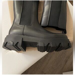 Steve Madden Super Chunky Platform Genuine Leather Tall Chelsea Boot Black 8 NIB